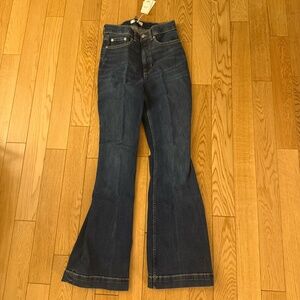 NWT Spanx Lyrca Flare Jean in Bennet Wash Size 8